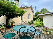 BLANQUEFORT – MAISON EN PIERRE 195 M² – 4 CHAMBRES, JARDIN SANS VIS-À-VIS ET DÉPENDANCE