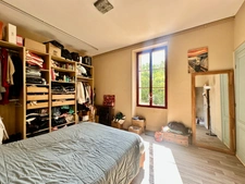 Authentique maison en pierre de plain-pied 106m2 avec 4 chambres et jardin