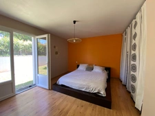 Maison familiale 4 chambres, avec piscine, dépendance, et vue dégagée 
