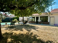 Maison 143m2 - 5 chambres - garage - piscine - environnement très calme.