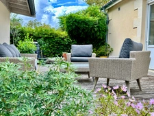 BLANQUEFORT – MAISON EN PIERRE 195 M² – 4 CHAMBRES, JARDIN SANS VIS-À-VIS ET DÉPENDANCE