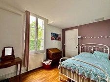 BLANQUEFORT – MAISON EN PIERRE 195 M² – 4 CHAMBRES, JARDIN SANS VIS-À-VIS ET DÉPENDANCE
