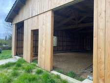 Location hangar / grange 150 m² – Secteur Saint-Caprais – Terrain 4 000 m² + 6 000 m² zone boisée