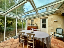 BLANQUEFORT – MAISON EN PIERRE 195 M² – 4 CHAMBRES, JARDIN SANS VIS-À-VIS ET DÉPENDANCE