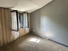 Charmante maison de ville à Guîtres – Cour, dépendance et fort potentiel