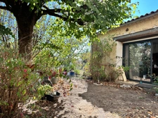 Maison en pierre 180 m² + dépendance 80 m², garage 45 m² et jardin de 1 400 m²