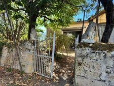 Maison en pierre 180 m² + dépendance 80 m², garage 45 m² et jardin de 1 400 m²