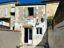IDEAL PREMIER ACHAT ; maison de ville avec extérieur et dépendance aménageable