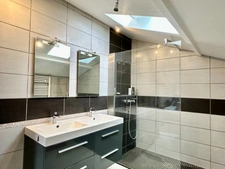 BLANQUEFORT – MAISON EN PIERRE 195 M² – 4 CHAMBRES, JARDIN SANS VIS-À-VIS ET DÉPENDANCE