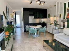 Plage et commerces à pied pour cet appartement tout confort, avec terrasse et jardinet privatif. 