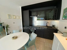 Plage et commerces à pied pour cet appartement tout confort, avec terrasse et jardinet privatif. 