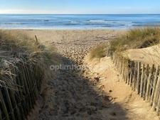 Maison contemporaine, plage à pied. 