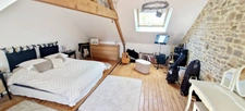 Exclusivité!!! RARE à 2 min du bourg , Maison de Caractère, rénovée, très belle prestation, de 8 pièces, d'environ 205 m²et de 2900m² de terrain avec dépendances, GROS POTENTIEL!