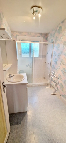 Exclusivité!!! Maison de village 5 pièces et d'environ 90 m², 3 chambres, sous sol complet 48 m²,jardin  en plein cœur de Canisy