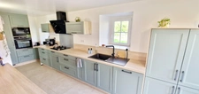 Exclusivité!!! RARE à 2 min du bourg , Maison de Caractère, rénovée, très belle prestation, de 8 pièces, d'environ 205 m²et de 2900m² de terrain avec dépendances, GROS POTENTIEL!