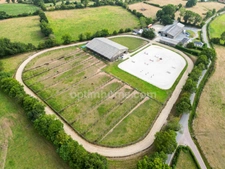  EXCLUSIVITE!PROPRIETE EQUESTRE DE HAUT STANDING de près dze 5 ha, A 10 Min DE LA PLAGE , 1 MAISON D'HABITATION DE 150 m², UN STUDIO , 43 BOXES, UNE PISTE DE GALOP, CARRIERE de 75m x 65m et 20 ha pos