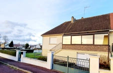 Exclusivité!!! Maison de village 5 pièces et d'environ 90 m², 3 chambres, sous sol complet 48 m²,jardin  en plein cœur de Canisy