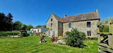 En EXCLUSIVITE Maison de caractère familiale sur 1,4 hectare avec dépendance et jardin paysagé – Proche Bayeux (14)
