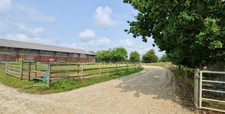  EXCLUSIVITE!PROPRIETE EQUESTRE DE HAUT STANDING de près dze 5 ha, A 10 Min DE LA PLAGE , 1 MAISON D'HABITATION DE 150 m², UN STUDIO , 43 BOXES, UNE PISTE DE GALOP, CARRIERE de 75m x 65m et 20 ha pos