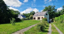 Maison bois contemporaine 125 m², Terrain de 1600 m² – DPE A – 4/5 ch. + sous-sol – Plein Sud