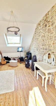 Exclusivité!!! RARE à 2 min du bourg , Maison de Caractère, rénovée, très belle prestation, de 8 pièces, d'environ 205 m²et de 2900m² de terrain avec dépendances, GROS POTENTIEL!