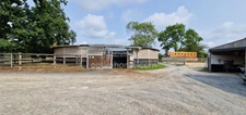  EXCLUSIVITE!PROPRIETE EQUESTRE DE HAUT STANDING de près dze 5 ha, A 10 Min DE LA PLAGE , 1 MAISON D'HABITATION DE 150 m², UN STUDIO , 43 BOXES, UNE PISTE DE GALOP, CARRIERE de 75m x 65m et 20 ha pos
