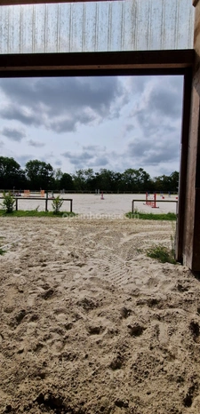  EXCLUSIVITE!PROPRIETE EQUESTRE DE HAUT STANDING de près dze 5 ha, A 10 Min DE LA PLAGE , 1 MAISON D'HABITATION DE 150 m², UN STUDIO , 43 BOXES, UNE PISTE DE GALOP, CARRIERE de 75m x 65m et 20 ha pos
