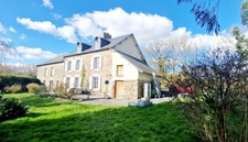 Exclusivité!!! RARE à 2 min du bourg , Maison de Caractère, rénovée, très belle prestation, de 8 pièces, d'environ 205 m²et de 2900m² de terrain avec dépendances, GROS POTENTIEL!