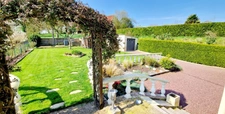EXCLUSIVITE!! Maison familiale spacieuse de 7 pièces sur environ 150 m² avec jardin de 1200m², garage et dépendances