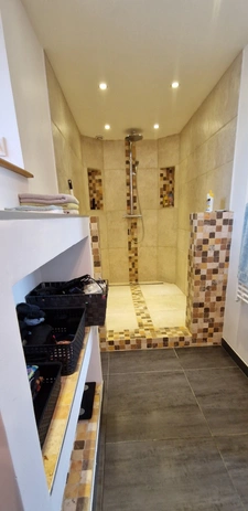 Exclusivité!!! RARE à la vente, Maison de Caractère entièrement rénovée de 170 m², 4 chambres et avec 3000 m² de terrain + Studio + dépendances 
