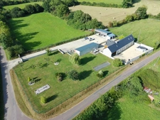 Exclusivité!!! RARE à la vente, Maison de Caractère entièrement rénovée de 170 m², 4 chambres et avec 3000 m² de terrain + Studio + dépendances 