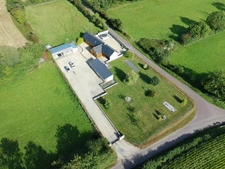 Exclusivité!!! RARE à la vente, Maison de Caractère entièrement rénovée de 170 m², 4 chambres et avec 3000 m² de terrain + Studio + dépendances 
