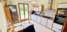 RARE à la vente!!!A SAINT LÔ, Pavillon de standing rénové  • 4 chambres • Jardin 1 400 m²  • Géothermie – Calme absolu – CLASSE ENERGIE B
