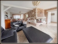 MAISON INDIVIDUELLE DE 198 m² – SEMI-PLAIN-PIED – SOUS-SOL COMPLET – BEAUX VOLUMES