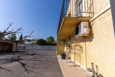 Maison 5 chambres avec piscine sur grand terrain de 1373m2.