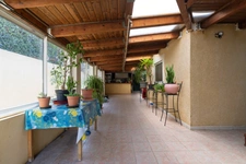 Maison 5 chambres avec piscine sur grand terrain de 1373m2.