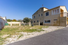 Maison 5 chambres avec piscine sur grand terrain de 1373m2.
