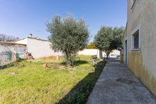 Maison 5 chambres avec piscine sur grand terrain de 1373m2.