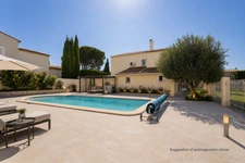 Maison 5 chambres avec piscine sur grand terrain de 1373m2.