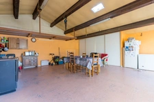 Maison 5 chambres avec piscine sur grand terrain de 1373m2.