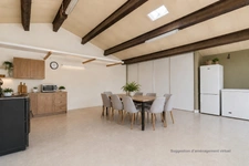 Maison 5 chambres avec piscine sur grand terrain de 1373m2.