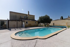 Maison 5 chambres avec piscine sur grand terrain de 1373m2.