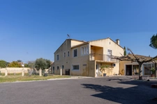 Maison 5 chambres avec piscine sur grand terrain de 1373m2.