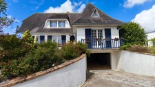 Detached house near Fécamp, 152 m² of living space on a full basement. Outbuilding of 80 m² - 5 bedrooms - 1000 m² of land.