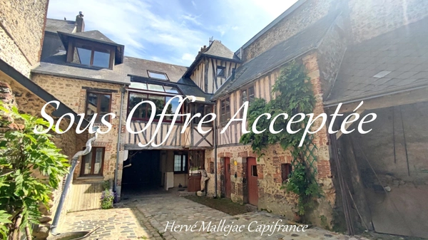Ensemble immobilier FECAMP comprenant 1 studio; 1 appart F2; 1 appart F6; 1 atelier de 100 m² et une cour de 180 m².
