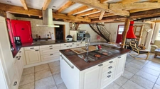 A 20 KMS de Fécamp. Ensemble immobilier comprenant 2 habitations (303 m²);1 piscine; triple garage; Terrain 5215 m².