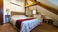 A 20 KMS de Fécamp. Ensemble immobilier comprenant 2 habitations (303 m²);1 piscine; triple garage; Terrain 5215 m².