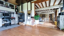 A 20 KMS de Fécamp. Ensemble immobilier comprenant 2 habitations (303 m²);1 piscine; triple garage; Terrain 5215 m².