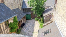 FECAMP real estate complex comprising 1 studio; 1 F2 apartment; 1 F6 apartment; 1 workshop of 100 m² and a courtyard of 180 m².