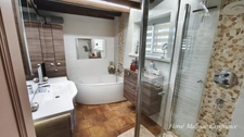 A 20 KMS de Fécamp. Ensemble immobilier comprenant 2 habitations (303 m²);1 piscine; triple garage; Terrain 5215 m².